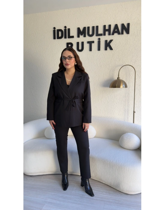 Siyah Bağlama Detaylı Kruvaze Blazer Takım