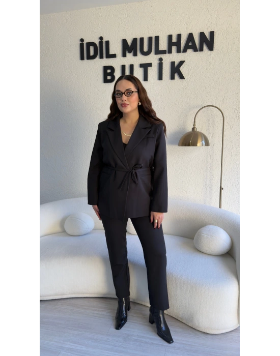 Siyah Bağlama Detaylı Kruvaze Blazer Takım