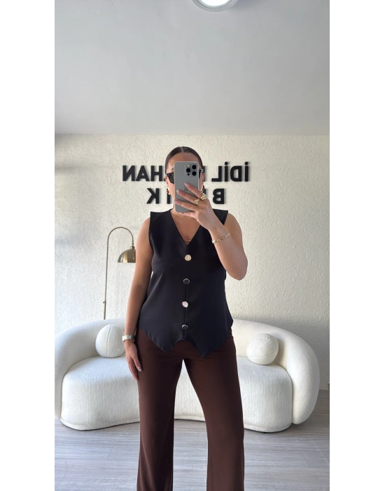 Siyah Düğme Detaylı Bluz