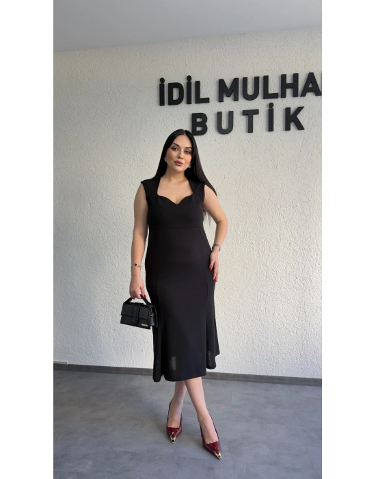 Siyah Kalp Yaka Klasik Midi Elbise
