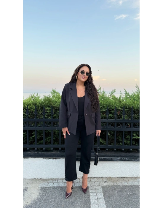 Siyah Omuzları Vatkalı Blazer Ceket