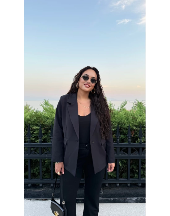 Siyah Omuzları Vatkalı Blazer Ceket