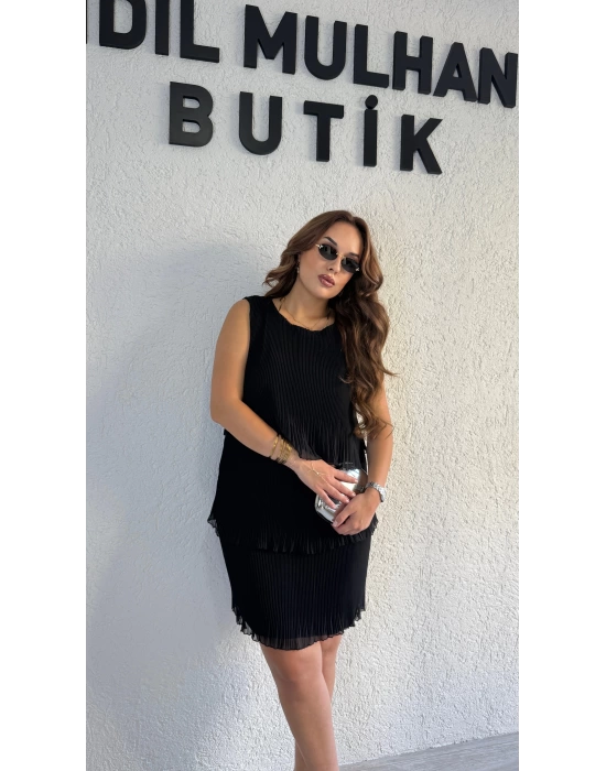 Siyah Piliseli Şifon Elbise