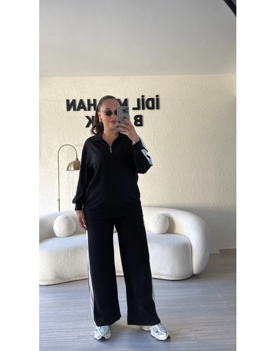 Siyah Yakası Fermuarlı Beyaz Şeritli Takım