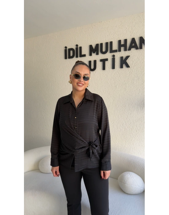 Siyah Yandan Bağlamalı Gömlek
