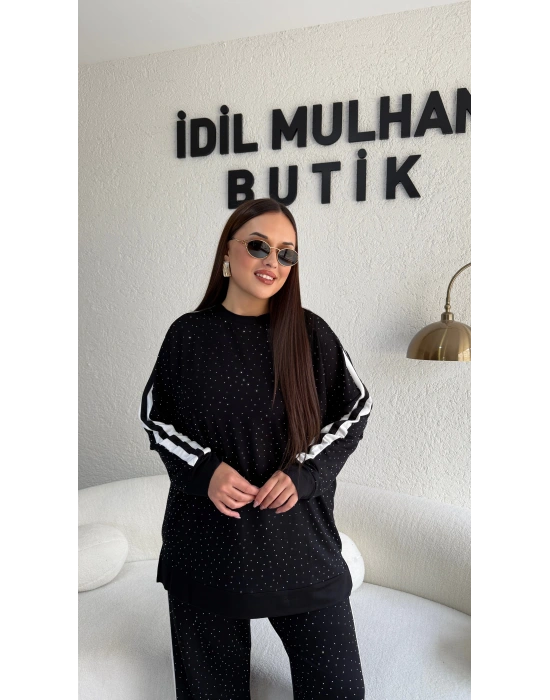 Siyah Yanları Beyaz Şeritli Taş Detaylı Takım