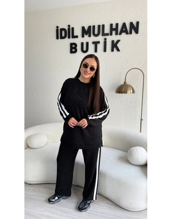 Siyah Yanları Beyaz Şeritli Taş Detaylı Takım