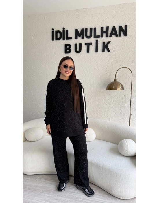 Siyah Yanları Beyaz Şeritli Taş Detaylı Takım