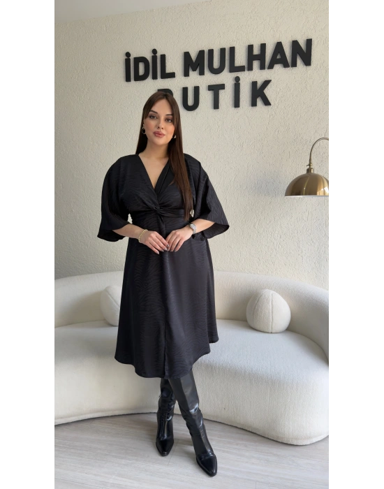 Siyah Yarasa Kol Saten Elbise