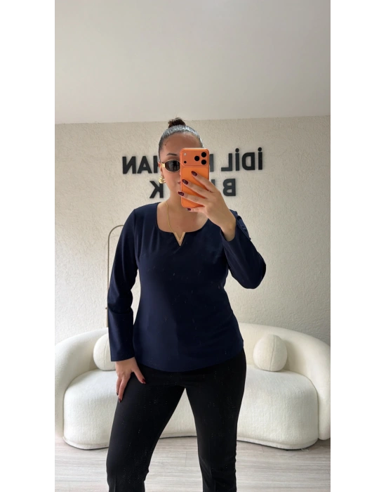 V Gold Detaylı Lacivert Bluz