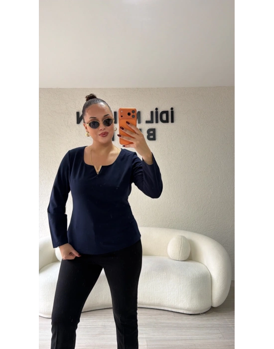 V Gold Detaylı Lacivert Bluz