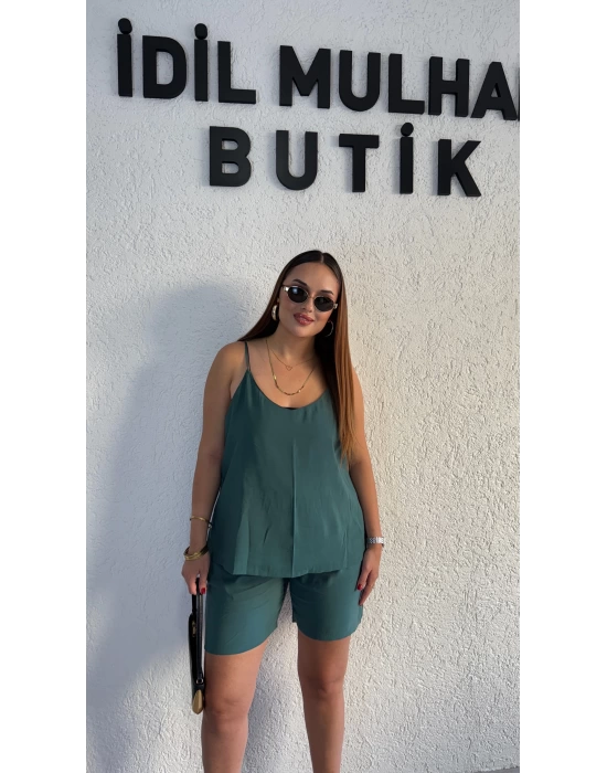 Zümrüt Yeşili Askılı Şortlu Tensel Takım
