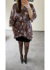 Kahverengi Çiçek Desenli Kemer Detaylı Dökümlü Bluz