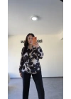 Siyah Bağlama Detaylı Batik Desenli Bluz
