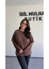 Kahverengi Kolları Dantel Detaylı Tişört