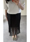 Siyah Likralı Güpür Detaylı Etek