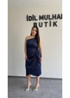 Lacivert Tek Omuz Bağlama Detaylı Saten Elbise