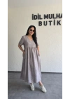 Gri Batik Desenli Dökümlü Elbise