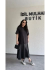 Siyah Eteği Saten Dantel Detaylı Elbise