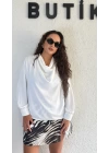 Beyaz Degaje Yaka Gold Düğmeli Bluz