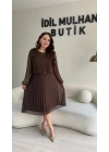 Kahverengi Dökümlü Piliseli Midi Elbise