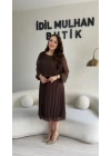 Kahverengi Dökümlü Piliseli Midi Elbise