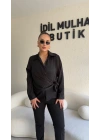 Siyah Yandan Bağlamalı Gömlek
