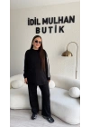Siyah Yanları Beyaz Şeritli Taş Detaylı Takım