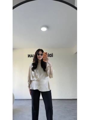 Bej Bağcıklı Üçgen Jakar Bluz