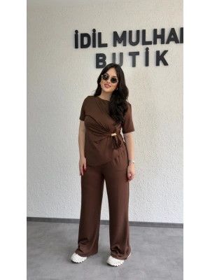 Kahverengi Aksesuar Detaylı İkili Takım