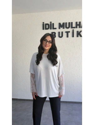 Beyaz Kolları Dantel Detaylı Tişört