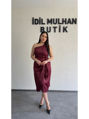 Bordo Tek Omuz Bağlama Detaylı Saten Elbise