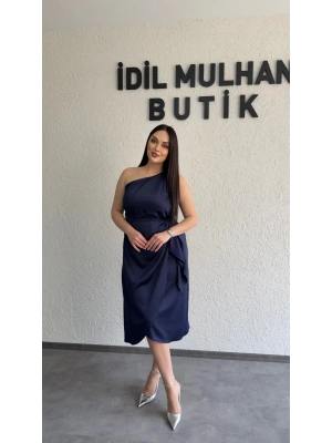 Lacivert Tek Omuz Bağlama Detaylı Saten Elbise