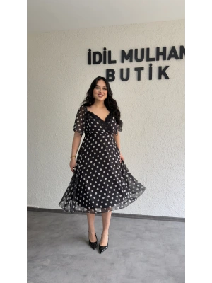 Siyah Kruvaze Dantel Detaylı Puantiyeli Elbise