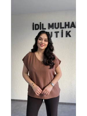 Kahverengi V Yaka Çilek Kumaş Bluz