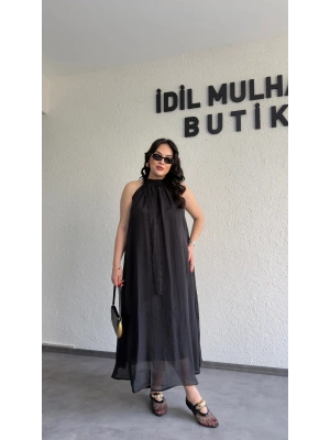 Siyah Dantel Detaylı Boyundan Bağlamalı Elbise