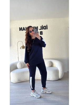 Beyaz Şerit Detaylı Lacivert Takım