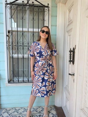 Çiçek Desenli Pastel Tonlu Elbise