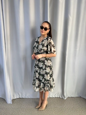 Şifon Yeşil Krem Çiçek Desenli Elbise