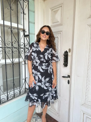 Siyah Beyaz Çiçek Desenli Şifon Elbise