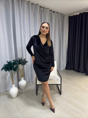 Siyah Kruvaze Yaka Kadife Elbise