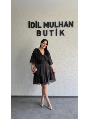 Siyah Kruvaze Yaka Kat Kat Elbise