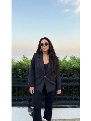 Siyah Omuzları Vatkalı Blazer Ceket