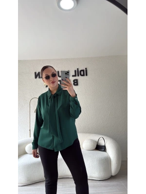 Zümrüt Yeşili Çıkarılabilir Fularlı Gömlek
