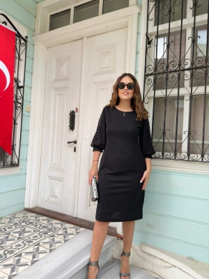 Kolları Güpürlü Tasarım Elbise