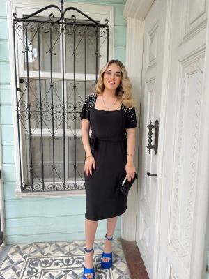 Omuzları İnci Detaylı Elbise