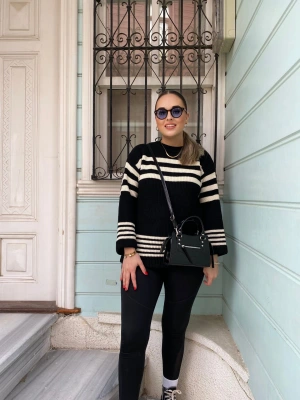 Oversize Siyah Çizgili Triko Kazak
