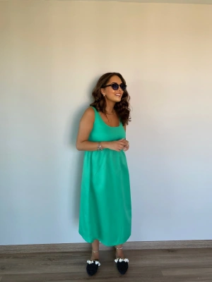 Yeşil Kalın Askılı Elbise