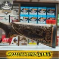 Mozzberk Siyah Kasa Beyaz İşlemeli Full Gravür 4+1 Yarı Otomatik Av Tüfeği - 71 cm Namlu