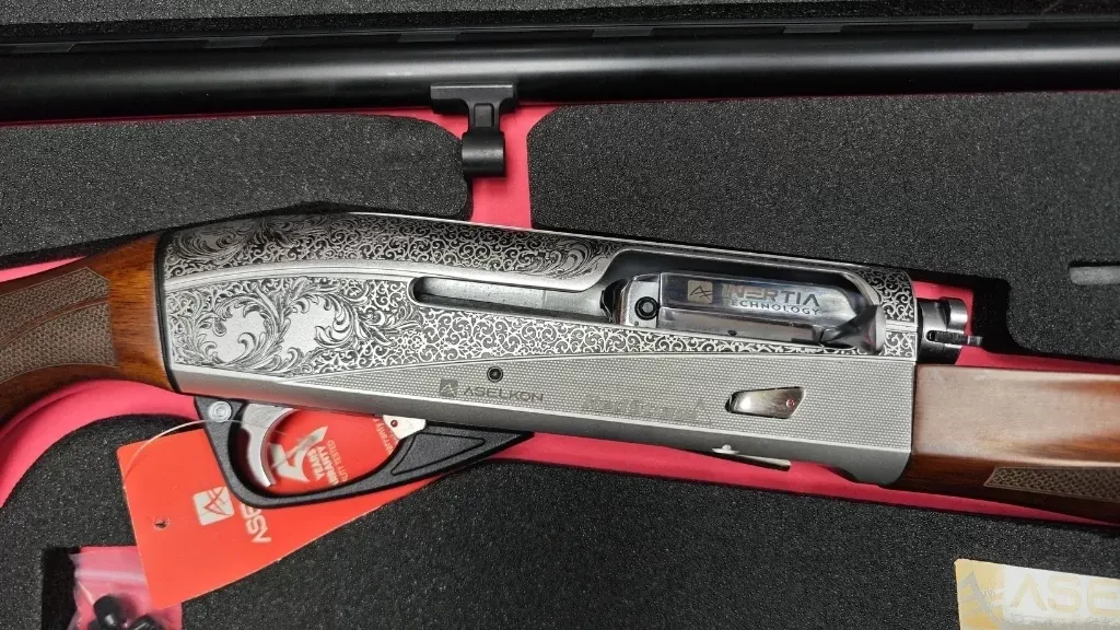 Aselkon Redstone Elegant Silver Black